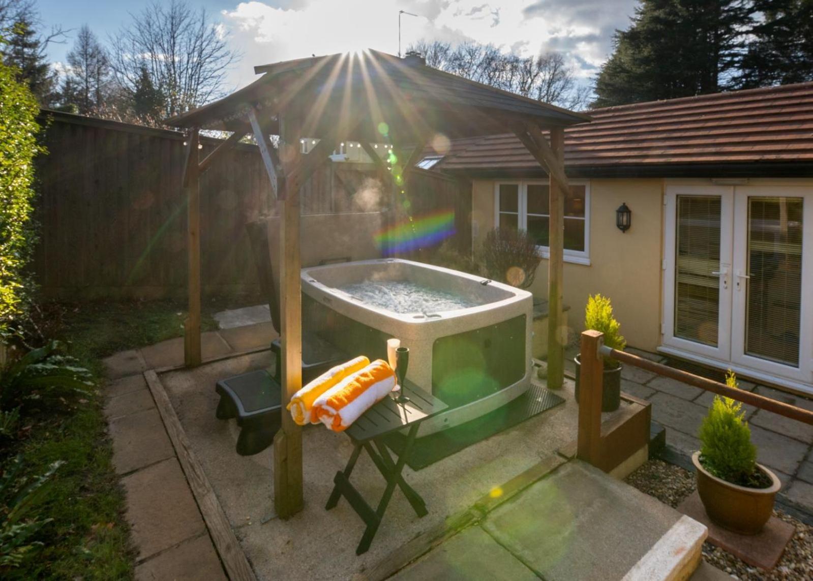 The Retreat, Own Hot Tub, Romantic Escape, Near ライム・レジス エクステリア 写真