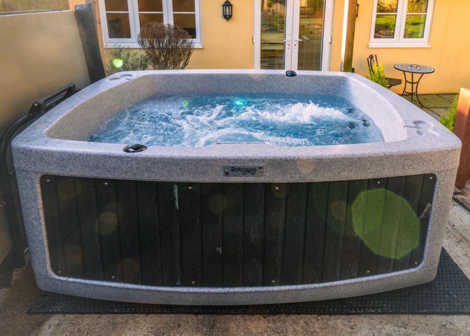The Retreat, Own Hot Tub, Romantic Escape, Near ライム・レジス エクステリア 写真